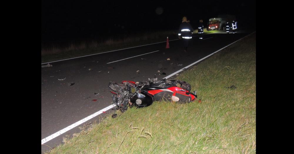 En la ruta 86 una moto Rouser NZ200 embistió en la parte trasera a un Ford Escort El motociclista de Guaminí sufrió diversas heridas y fue internado