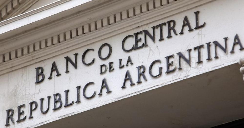 El Banco Central subioacute las tasas de intereacutes- cuaacutento se pagaraacute por plazos fijos