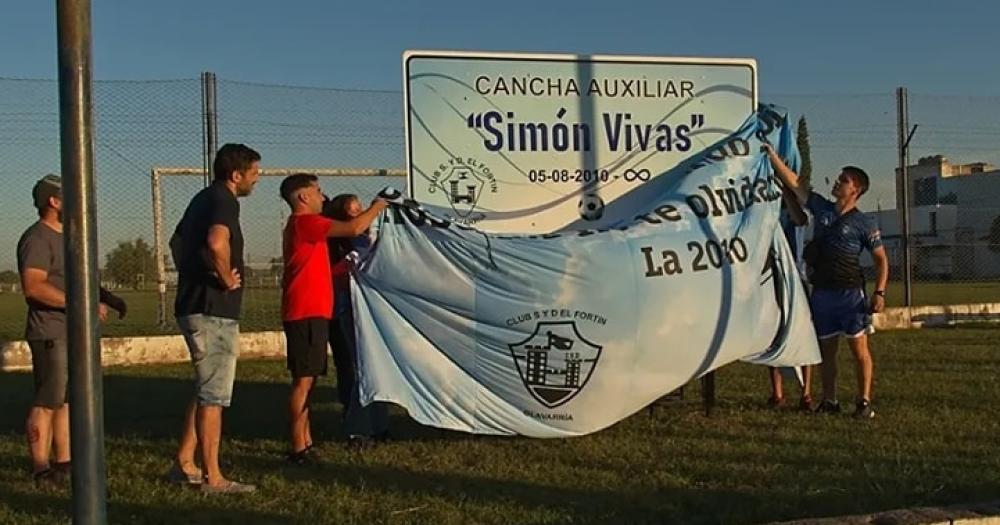 Desde ahora y para siempre la cancha auxiliar del Club El Fortín lleva el nombre de Simón Vivas