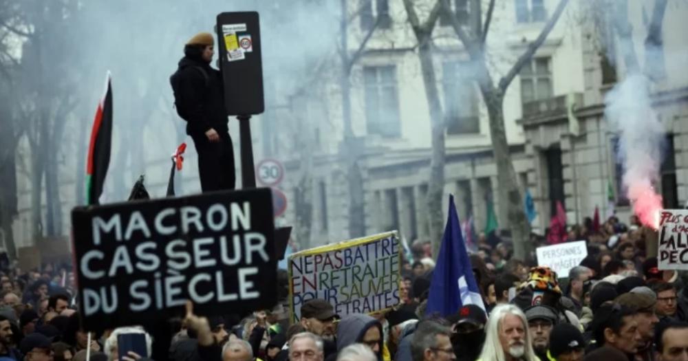 Francia paralizada y sacudida por la reforma jubilatoria de Macron