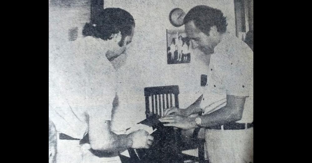 1973 El Dr Raúl Pastor en el momento que emitir su voto