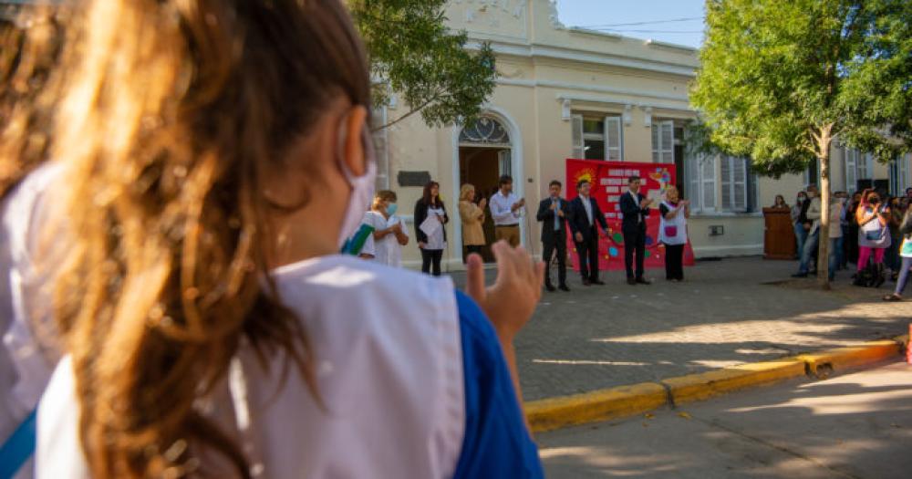 Unas 1500 escuelas incorporaraacuten una hora maacutes de clase en la provincia de Buenos Aires desde abril