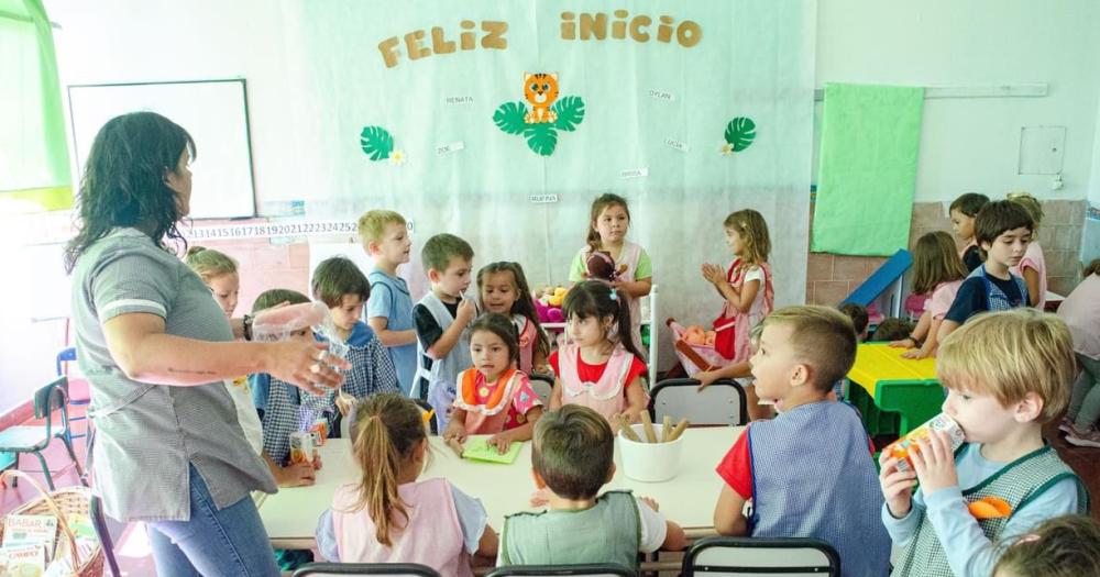 El gobierno Provincial inauguroacute un Jardiacuten de Infantes Rural en el Paraje Mintildeana