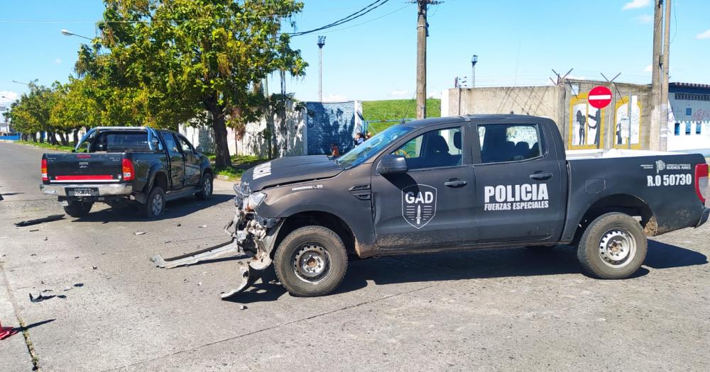 Un patrullero del grupo GAD impactoacute contra otra camioneta