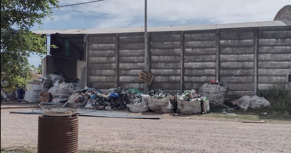 Un nuevo reclamo apunta a la cooperativa Viento en Contra por la presencia de basura