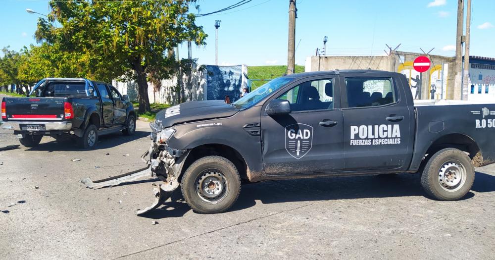 Un patrullero del grupo GAD impactoacute contra otra camioneta