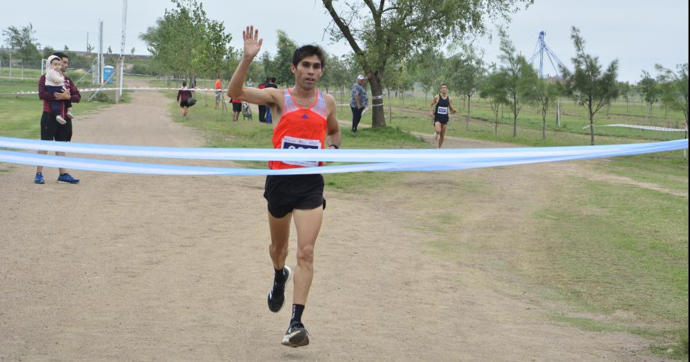 Gustavo Fern�ndez el mejor atleta de Olavarría en la 4ª edición