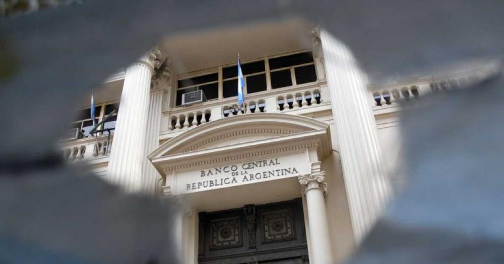 El Banco Central ya perdioacute reservas por US 2500 millones en el antildeo