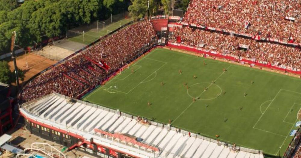 Le prohibieron entrar a la cancha hasta que no pague la cuota alimentaria