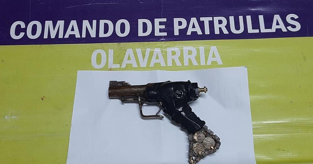 Retuvieron a dos menores que circulaban con un arma de fuego casera