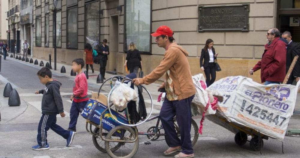 La pobreza aumentoacute y afecta al 392-en-porciento- de la poblacioacuten seguacuten el INDEC