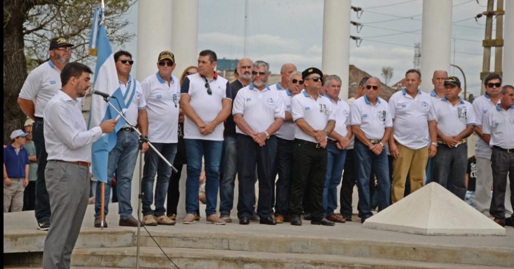 Acto protocolar por el Diacutea del Veterano y de los Caiacutedos en Malvinas