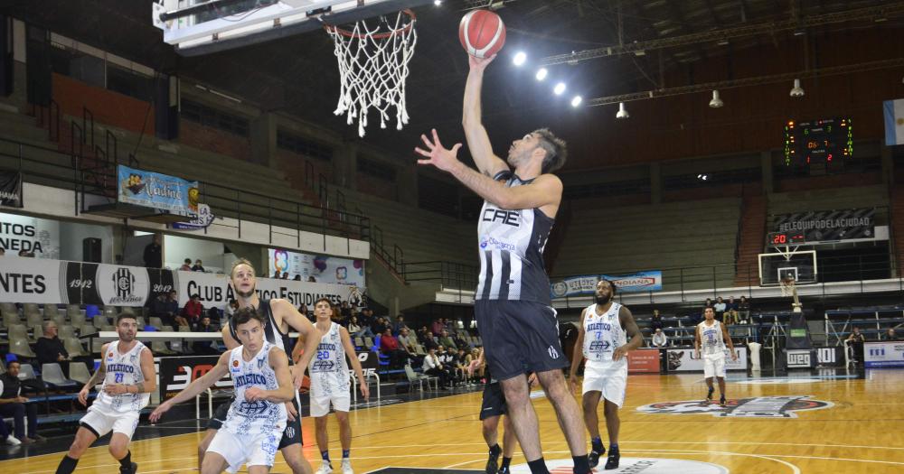 Estudiantes obtuvo un sólido triunfo ante Atlético Villegas