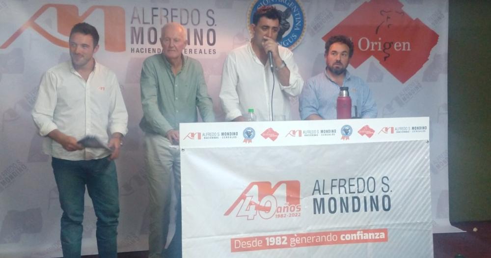 Mondino hizo un exitoso remate del 3o Origen del Destete- vendioacute 1200 novillitos en maacutes de 210 millones