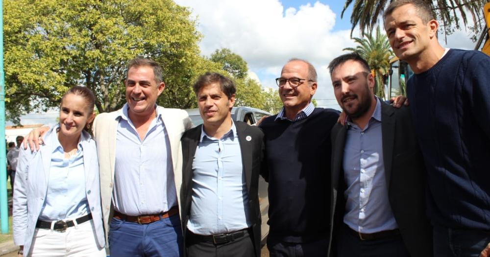 Integrantes de Olavarriacutea al Frente participaron del acto de Kicillof en Boliacutevar