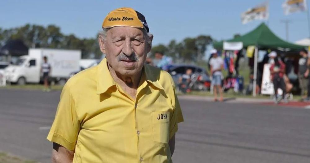 El Club Ciclista Azuleño homenajear� al olavarriense Héctor Toti Barbosa