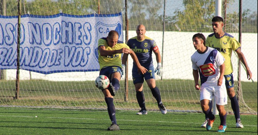 Club Lujaacuten empatoacute con Cemento de Azul