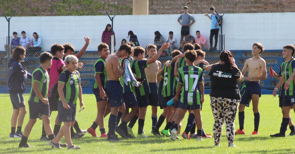 El festejo de la séptima división del Club Embajadores de Olavarría