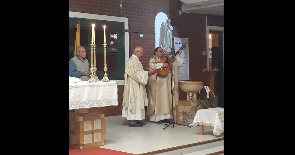 Imaacutegenes de la Vigilia Pascual en la parroquia San Cayetano