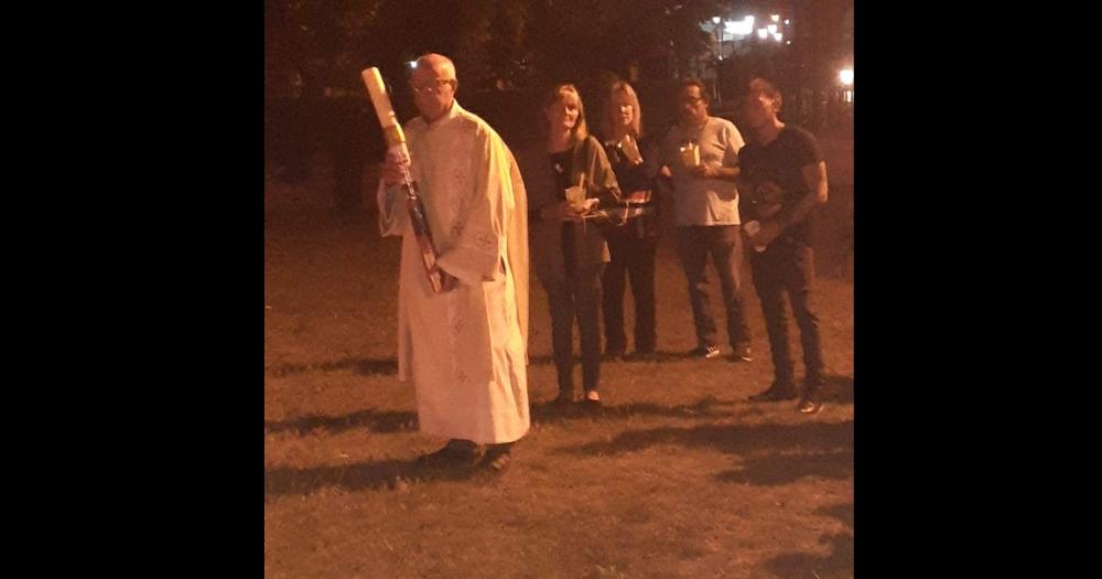 Imaacutegenes de la Vigilia Pascual en la parroquia San Cayetano