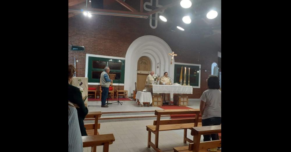 Imaacutegenes de la Vigilia Pascual en la parroquia San Cayetano