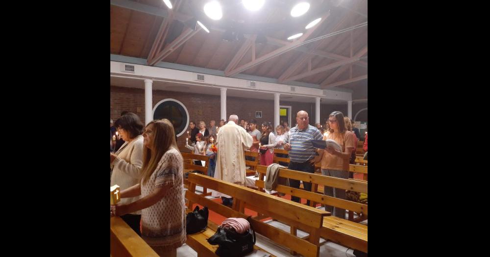 Imaacutegenes de la Vigilia Pascual en la parroquia San Cayetano