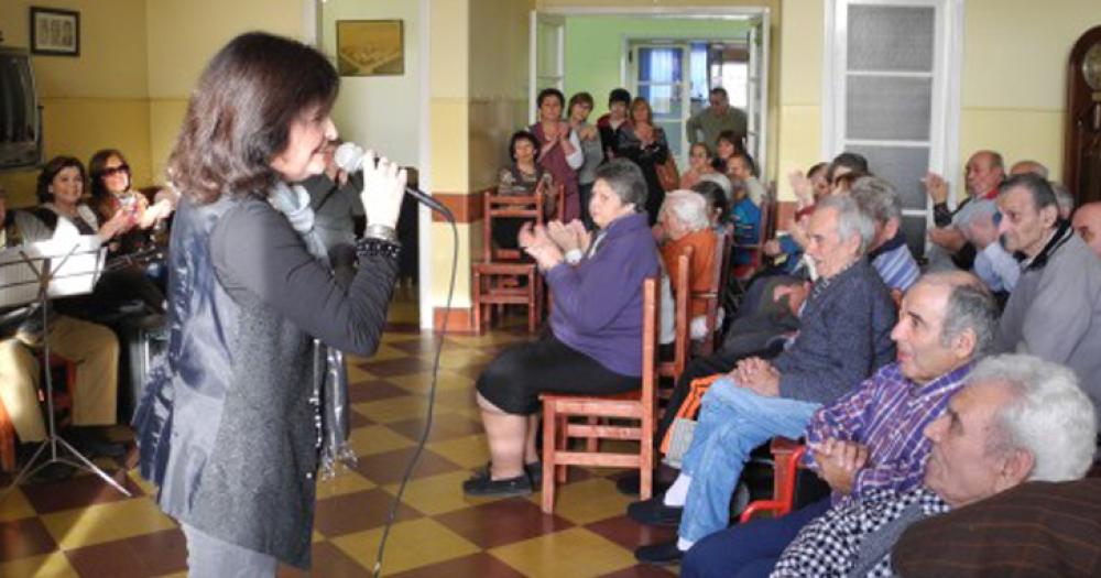 Buscan distinguir con Honor al Meacuterito Ciudadano a Leticia Paternostro