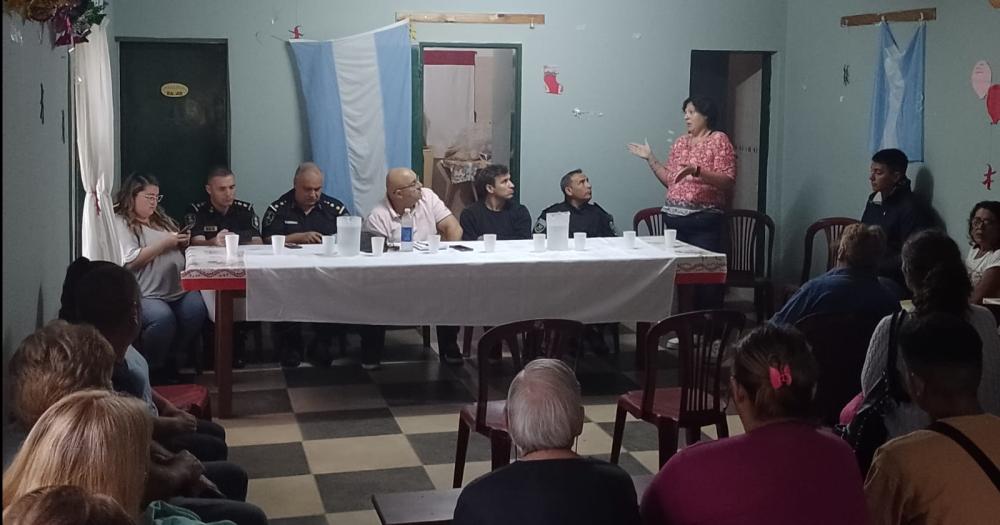 Barrio Isaura- Hubo reunioacuten con vecinos y el compromiso de incrementar patrullajes