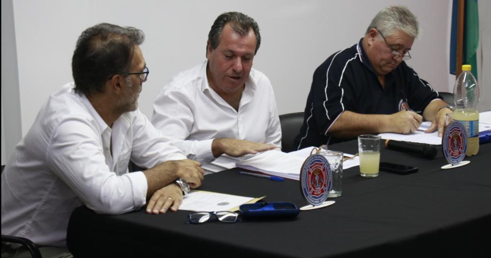 Bomberos- Hugo Fayanaacutes sigue al frente del Consejo Directivo 