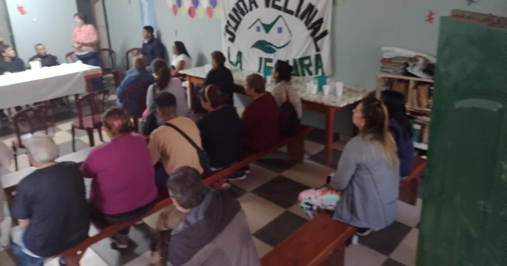 Barrio Isaura- Hubo reunioacuten con vecinos y el compromiso de incrementar patrullajes