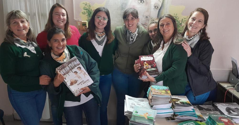 La Provincia entregoacute maacutes de 10 mil libros de lectura a Escuelas Primarias de gestioacuten privada