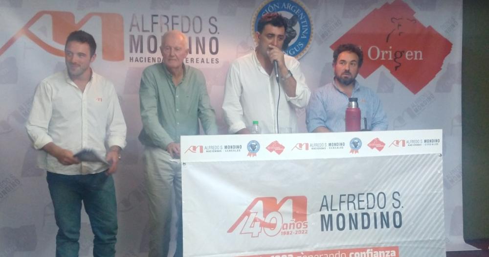 Mondino haraacute el 1o Especial de Invernada en Benito Juaacuterez y anuncia 13 mil cabezas