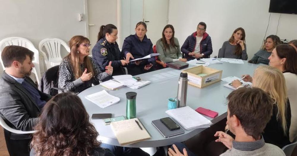 Violencia de geacutenero- integrantes de la Mesa Local se reunieron con concejales