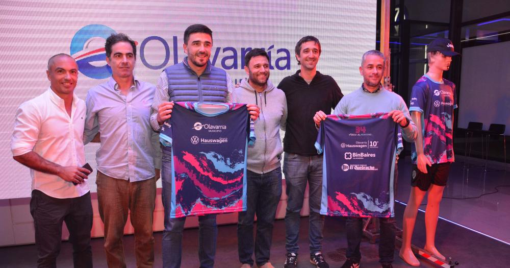 En la concesionaria Hauswagen Olavarría hicieron la presentación de la camiseta