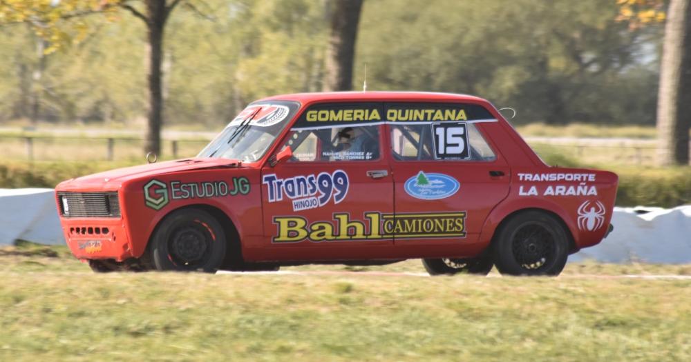 Un parque de seis autos presentó la Monomarca 1400 en La Bota