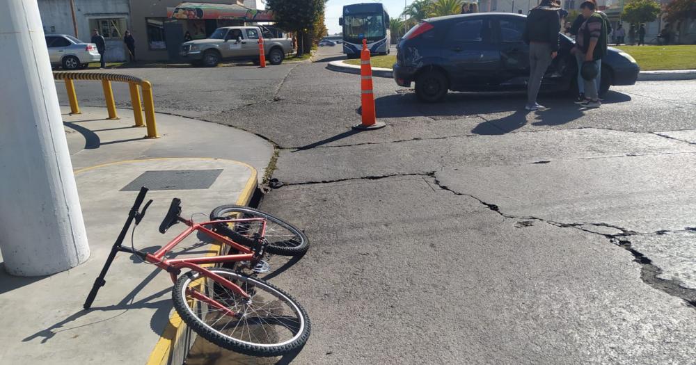 Atropellaron a un joven que iba en bicicleta fue trasladado al Hospital