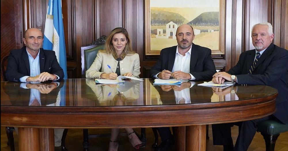 Eduardo Rodriacuteguez acompantildeoacute la firma de convenio entre la Secretariacutea de Energiacutea de la Nacioacuten y Coopelectric por la deuda con Cammesa