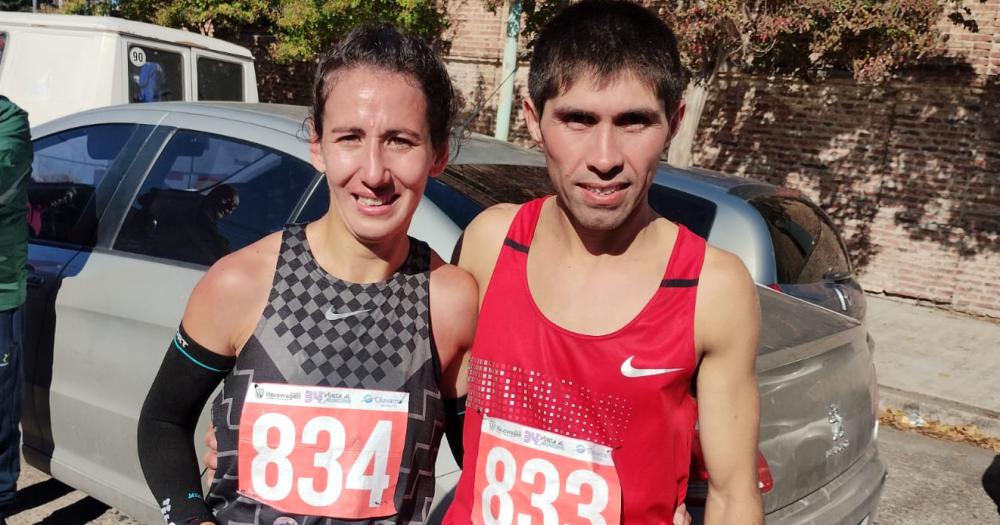 Cecilia y Gustavo Fern�ndez recibieron una ovación del público de Olavarría en la media maratón