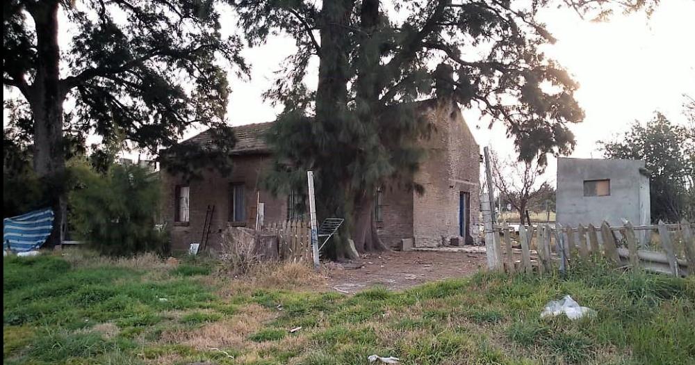 Indignacioacuten de vecinos de Sierras Bayas por la demolicioacuten de una casa del conjunto patrimonial ferroviario