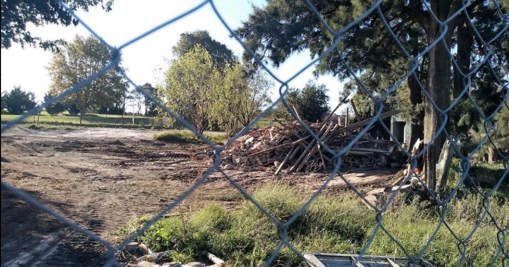 Indignacioacuten de vecinos de Sierras Bayas por la demolicioacuten de una casa del conjunto patrimonial ferroviario