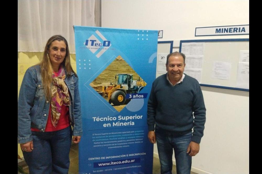 Graciela Zabaleta y Carlos García en las instalaciones del Iteco