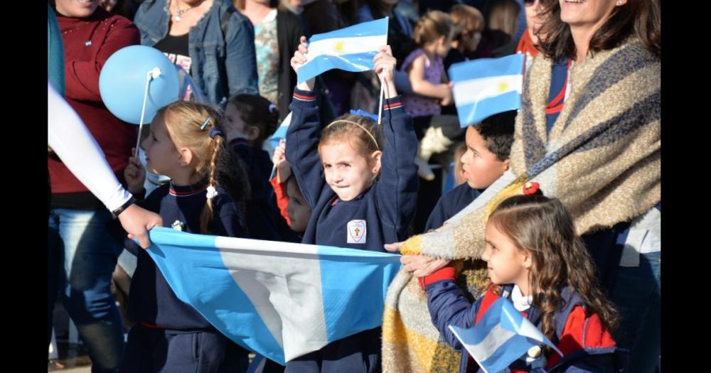 Convocatoria a instituciones para participar del tradicional desfile del 25 de Mayo