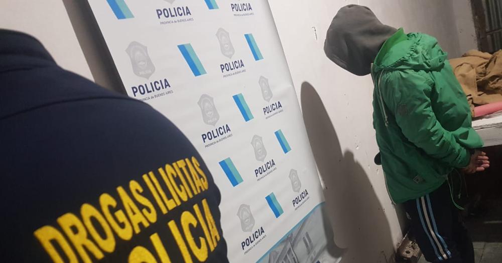 Allanamiento en Azul- capturaron a un joven investigado por comercializacioacuten de drogas