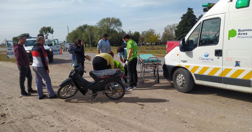 Circulaba por la banquina perdioacute el equilibrio de la moto y resultoacute herida