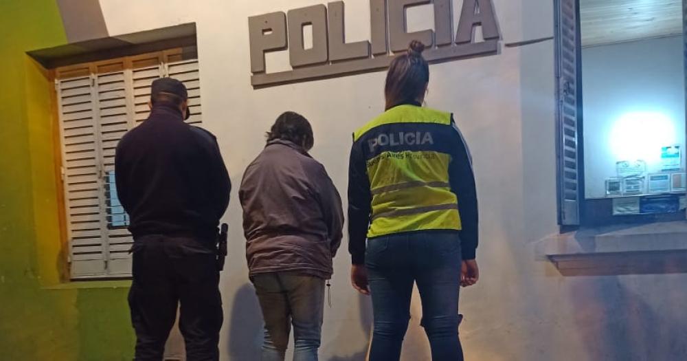 Una mujer fue aprehendida en la Terminal con ocho gramos de cocaiacutena