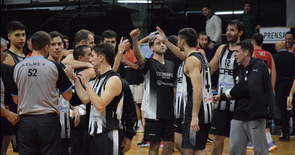 Estudiantes enfrenta esta noche al mejor de la fase Regular Unió de Mar del Plata