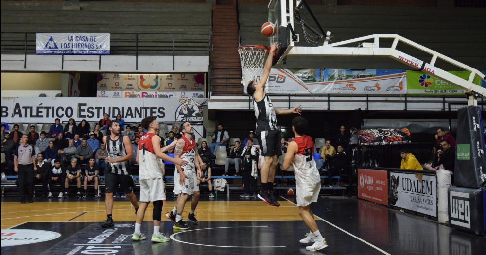 Estudiantes inicia los playoffs de local ante Unioacuten