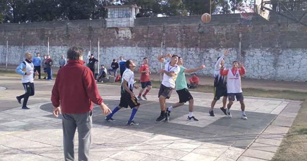 Se realizoacute un encuentro de baacutesquet en la Unidad Ndeg 2