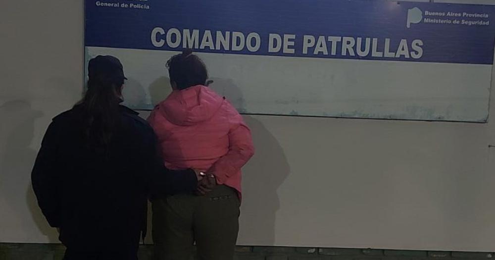 Dos personas fueron aprehendidas tras una pelea y agredir a la policiacutea