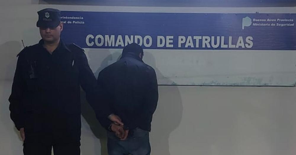 Dos personas fueron aprehendidas tras una pelea y agredir a la policiacutea